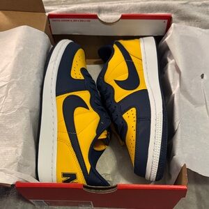Nike Terminator Low OG University Gold/Navy/White Sneakers Size M6 or W 7.5